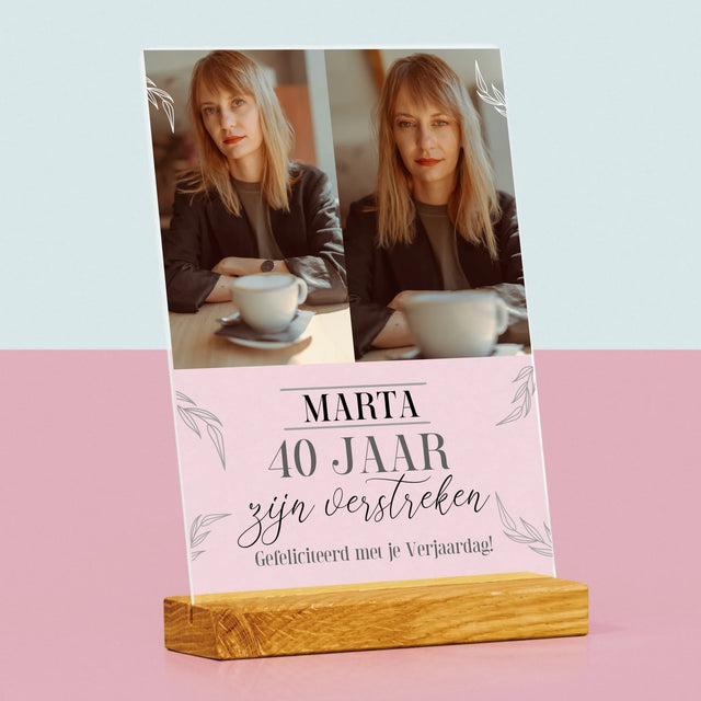 Fotocollage: 40 Jaar Zijn Verstreken - Afdruk Op Acrylglas (Verticaal)