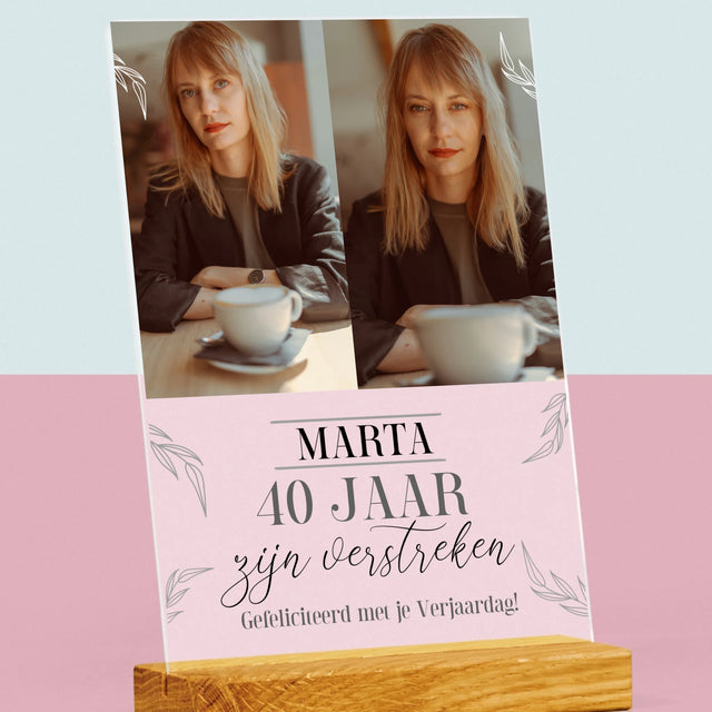 Fotocollage: 40 Jaar Zijn Verstreken - Afdruk Op Acrylglas (Verticaal)