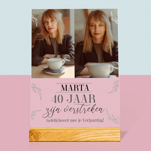 Fotocollage: 40 Jaar Zijn Verstreken - Afdruk Op Acrylglas (Verticaal)