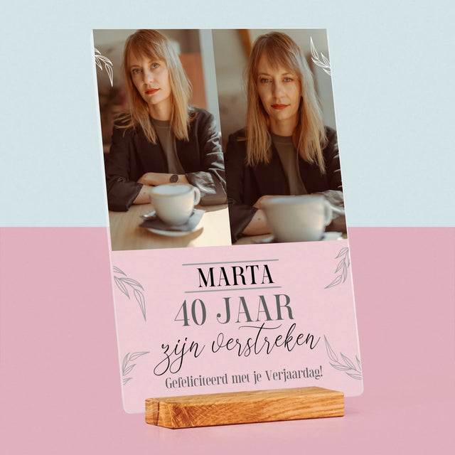 Fotocollage: 40 Jaar Zijn Verstreken - Afdruk Op Acrylglas (Verticaal)