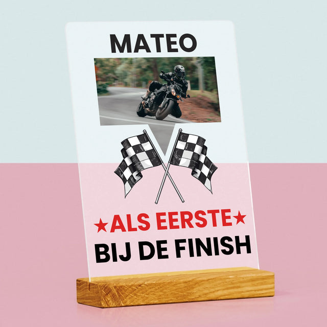 Foto En Handtekening: Als Eerste Bij De Finish - Afdruk Op Acrylglas (Verticaal)