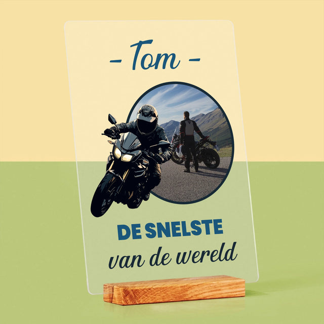 Foto En Handtekening: De Snelste Van De Stad - Afdruk Op Acrylglas (Verticaal)