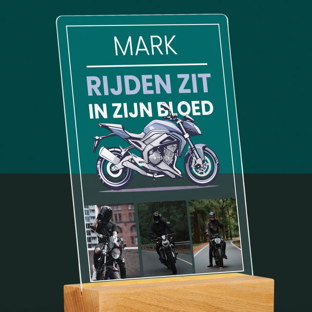 Fotocollage: Rijden Zit In Zijn Bloed - Afdruk Op Acrylglas (Verticaal)