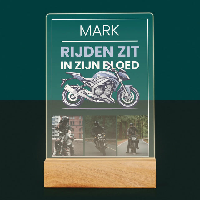 Fotocollage: Rijden Zit In Zijn Bloed - Afdruk Op Acrylglas (Verticaal)