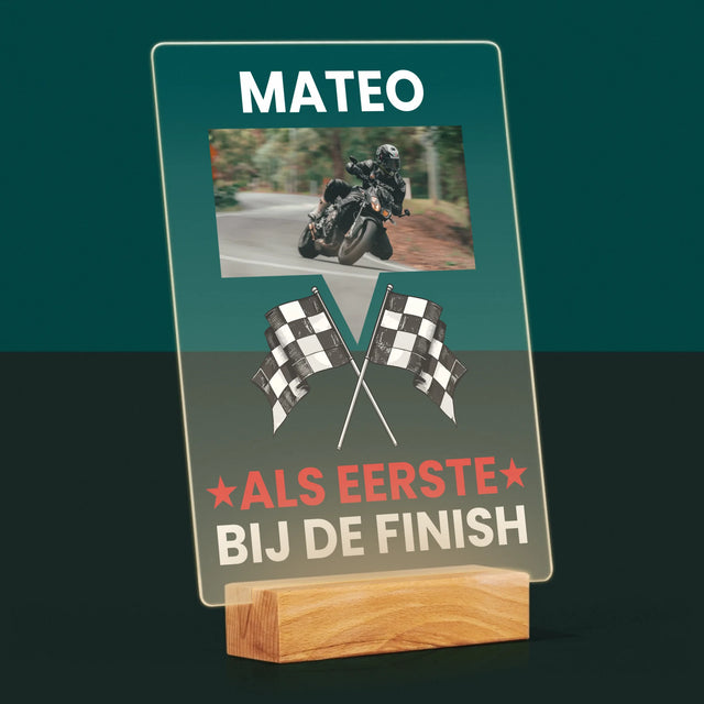 Foto En Handtekening: Als Eerste Bij De Finish - Afdruk Op Acrylglas (Verticaal)