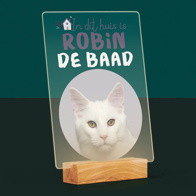 Foto En Handtekening: In Dit Huis Is Huisdier De Baas - Afdruk Op Acrylglas (Verticaal)