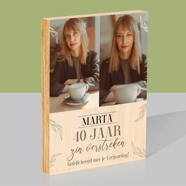 Fotocollage: 40 Jaar Zijn Verstreken - Afdruk Op Hout (Verticaal)