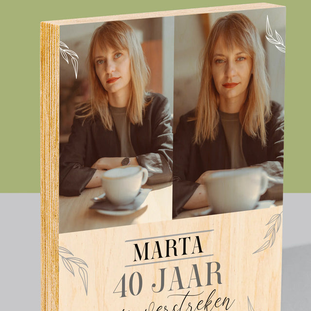 Fotocollage: 40 Jaar Zijn Verstreken - Afdruk Op Hout (Verticaal)