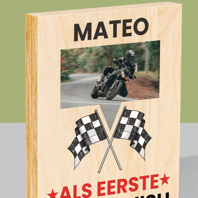 Foto En Handtekening: Als Eerste Bij De Finish - Afdruk Op Hout (Verticaal)