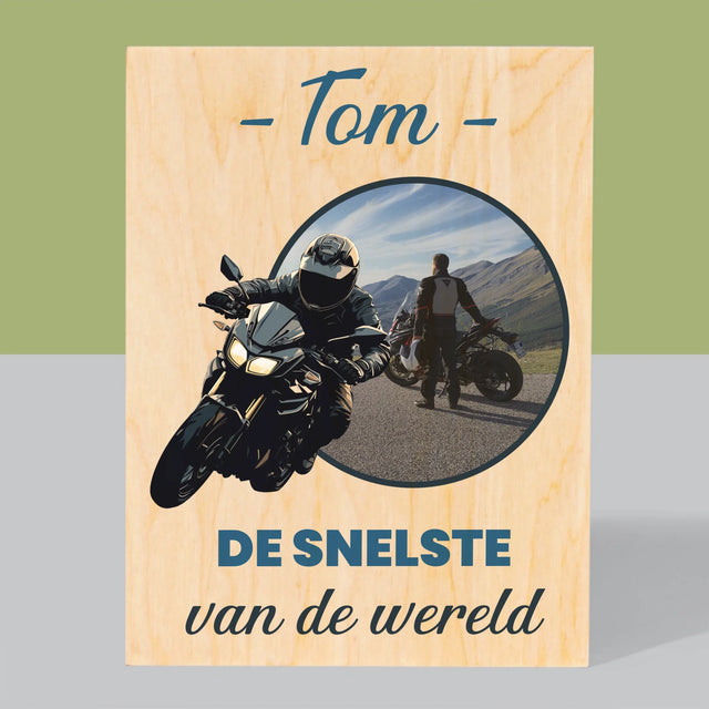 Foto En Handtekening: De Snelste Van De Stad - Afdruk Op Hout (Verticaal)