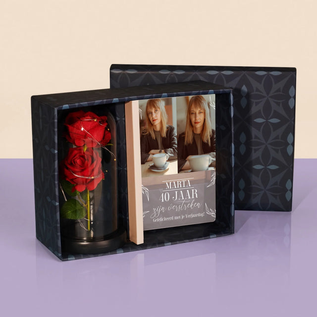 Fotocollage: 40 Jaar Zijn Verstreken - Cadeauset Met Afruk Op Glas En Eeuwige Roos