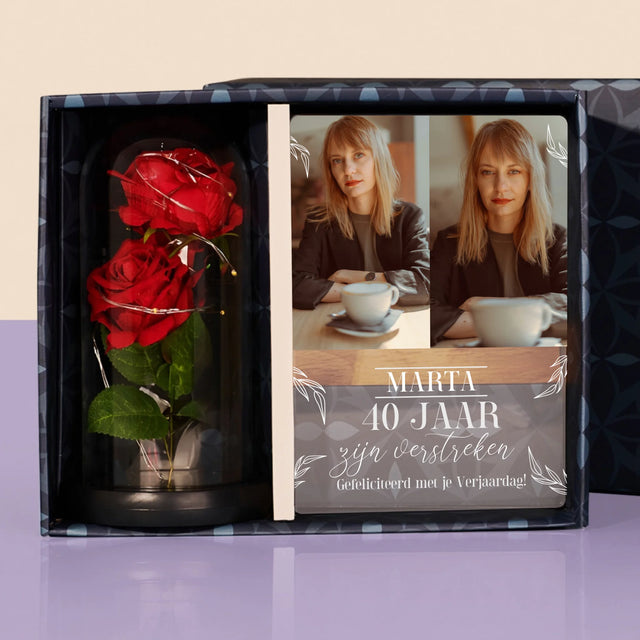 Fotocollage: 40 Jaar Zijn Verstreken - Cadeauset Met Afruk Op Glas En Eeuwige Roos