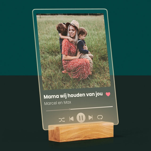 Foto En Handtekening: Mama Wij Houden Van Jou - Afdruk Op Acrylglas (Verticaal)