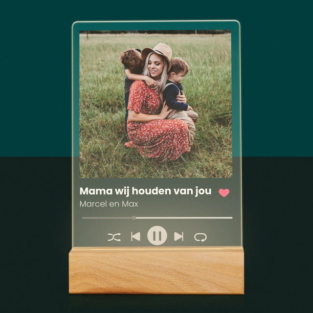 Foto En Handtekening: Mama Wij Houden Van Jou - Afdruk Op Acrylglas (Verticaal)