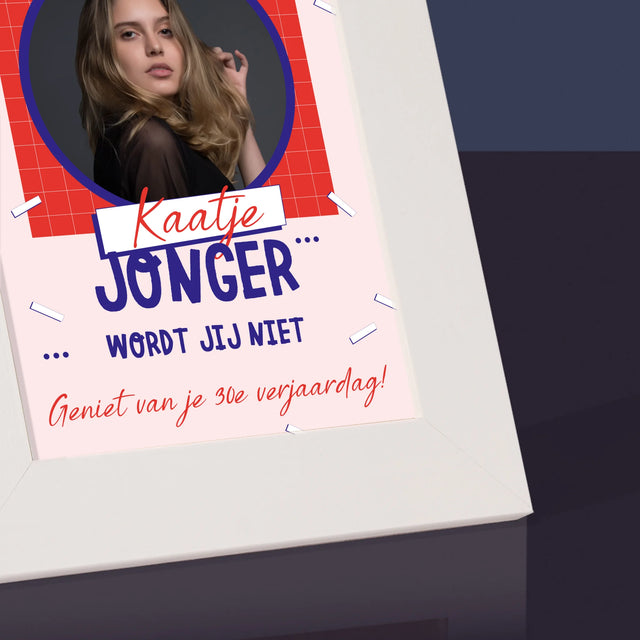 Foto En Handtekening: Jonger Wordt Jij Niet - Fotokader (Horziontaal)