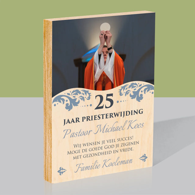 Foto En Handtekening: Priesterjubileum - Afdruk Op Hout (Verticaal)