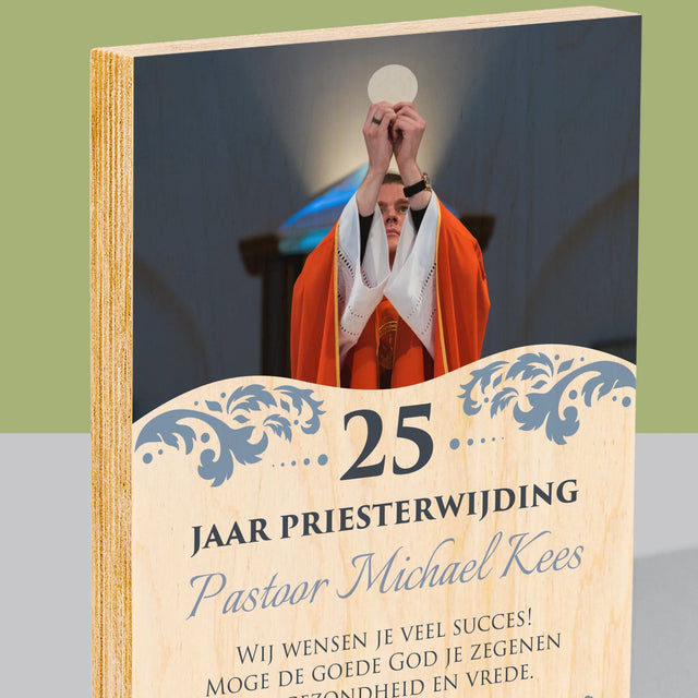 Foto En Handtekening: Priesterjubileum - Afdruk Op Hout (Verticaal)