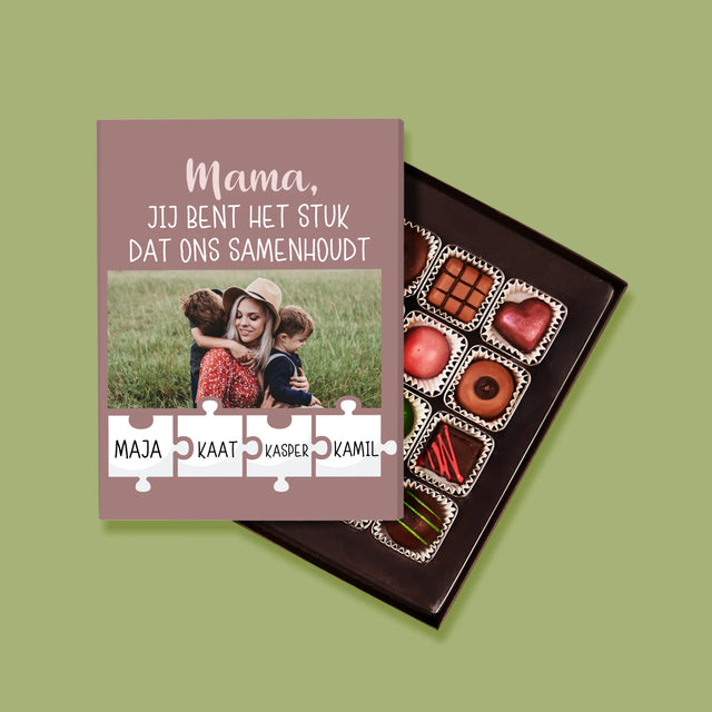 Foto En Handtekening: Mama, Jij Bent Het Stuk Dat Ons Samenhoudt - Pralines