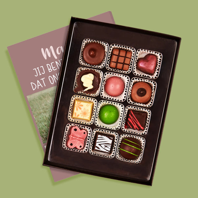 Foto En Handtekening: Mama, Jij Bent Het Stuk Dat Ons Samenhoudt - Pralines