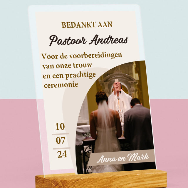 Foto En Handtekening: Bedankt Aan Priester, Trouw - Afdruk Op Acrylglas (Verticaal)