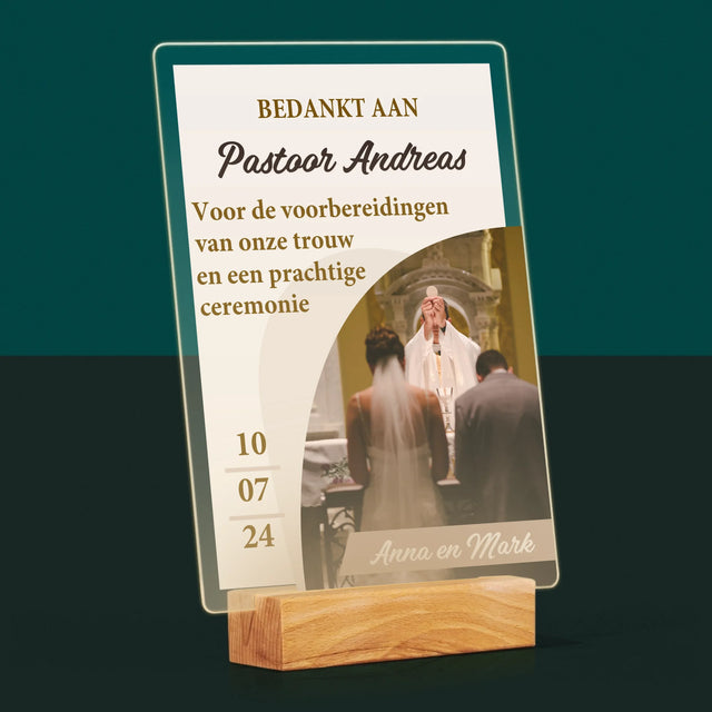 Foto En Handtekening: Bedankt Aan Priester, Trouw - Afdruk Op Acrylglas (Verticaal)