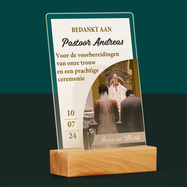 Foto En Handtekening: Bedankt Aan Priester, Trouw - Afdruk Op Acrylglas (Verticaal)