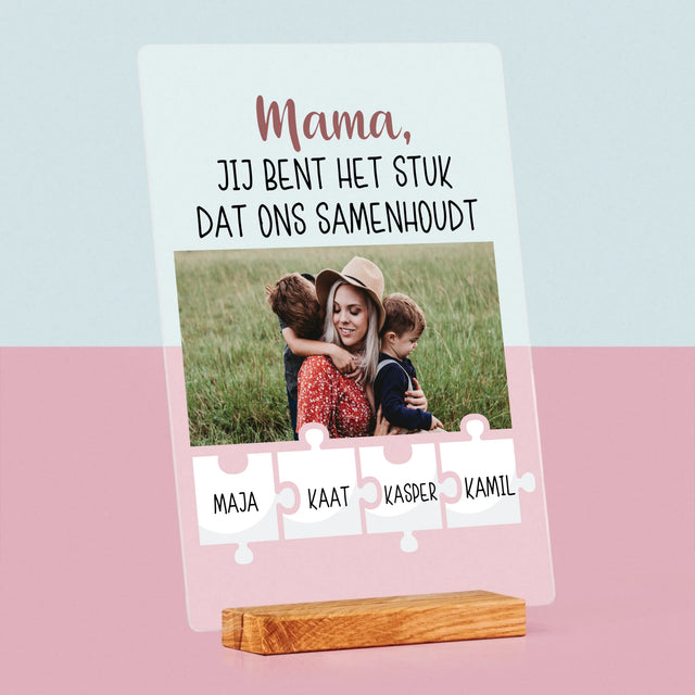 Foto En Handtekening: Mama, Jij Bent Het Stuk Dat Ons Samenhoudt - Afdruk Op Acrylglas (Verticaal)