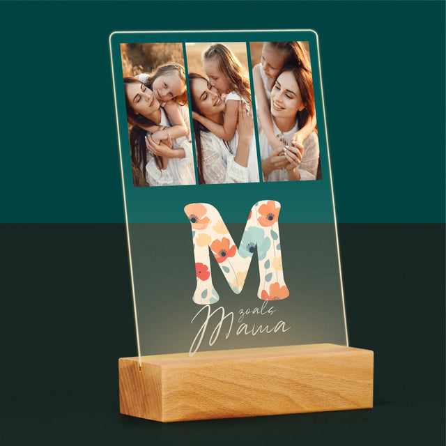 Fotocollage: M Zoals Mama - Afdruk Op Acrylglas (Verticaal)