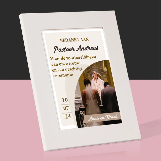 Foto En Handtekening: Bedankt Aan Priester, Trouw - Fotokader (Horziontaal)