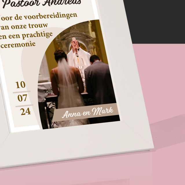 Foto En Handtekening: Bedankt Aan Priester, Trouw - Fotokader (Horziontaal)