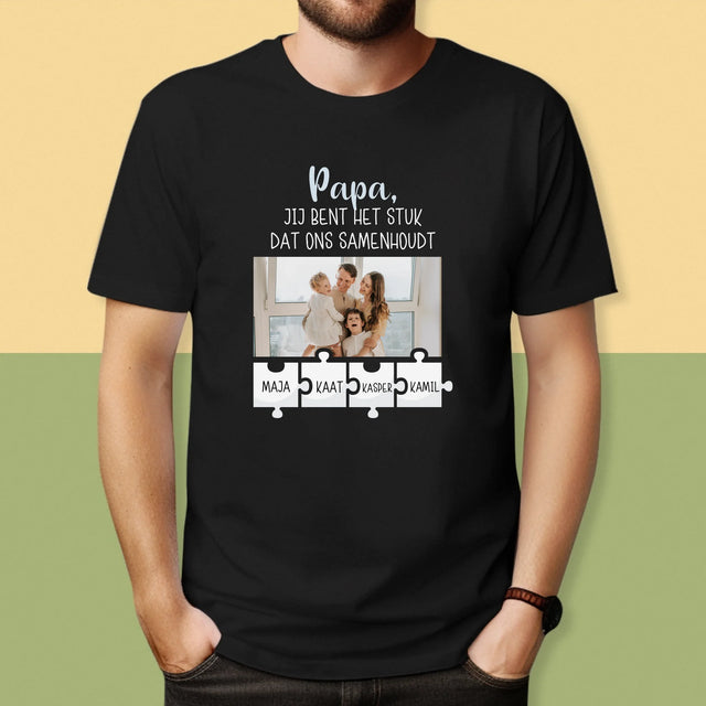 Foto En Handtekening: Papa, Jij Bent Het Stuk Dat Ons Samenhoudt - T-Shirt Voor Heren