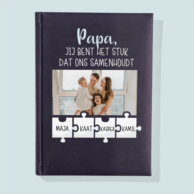 Foto En Handtekening: Papa, Jij Bent Het Stuk Dat Ons Samenhoudt - Notitieboek