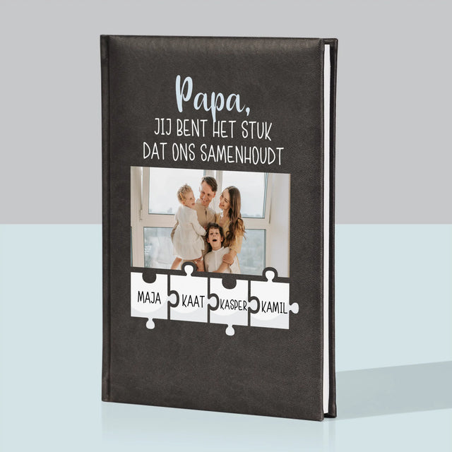 Foto En Handtekening: Papa, Jij Bent Het Stuk Dat Ons Samenhoudt - Notitieboek