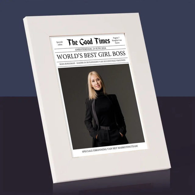 Omslag Van Tijdschrift: World’S Best Girl Boss - Fotokader (Horziontaal)
