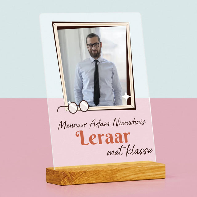 Foto En Handtekening: Leraar Met Klasse - Afdruk Op Acrylglas (Verticaal)