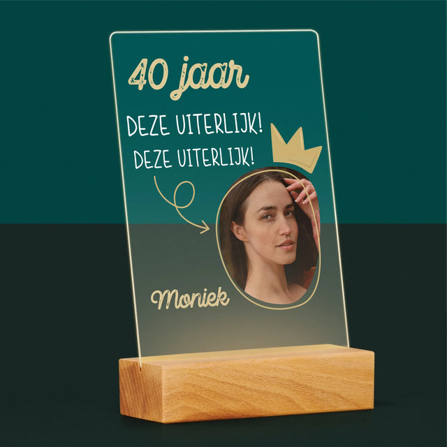 Foto En Handtekening: 40 Jaar Gewerkt Voor Deze Uiterlijk - Afdruk Op Acrylglas (Verticaal)