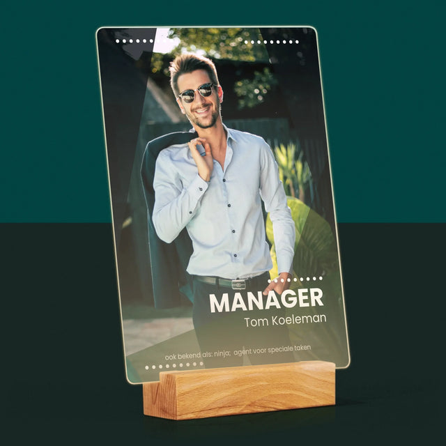 Foto En Handtekening: Menager - Afdruk Op Acrylglas (Verticaal)