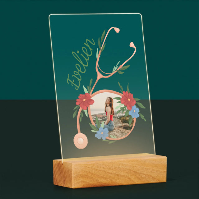 Foto En Handtekening: Stethoscoop Bloemen - Afdruk Op Acrylglas (Verticaal)