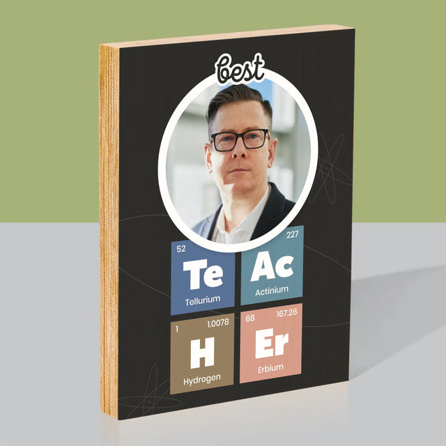 Foto En Handtekening: Teacher Chemische Elementen - Afdruk Op Hout (Verticaal)