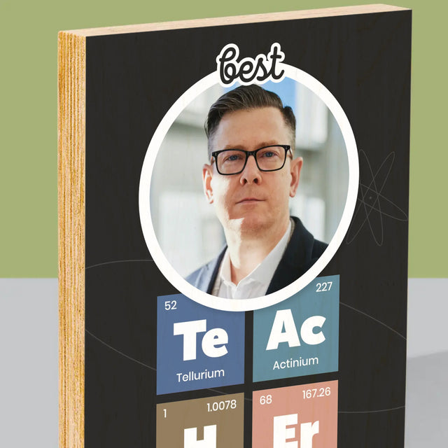 Foto En Handtekening: Teacher Chemische Elementen - Afdruk Op Hout (Verticaal)
