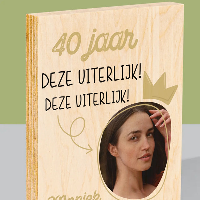 Foto En Handtekening: 40 Jaar Gewerkt Voor Deze Uiterlijk - Afdruk Op Hout (Verticaal)