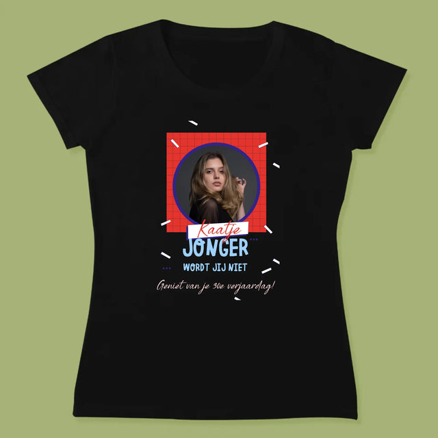 Foto En Handtekening: Jonger Wordt Jij Niet - T-Shirt Voor Dames
