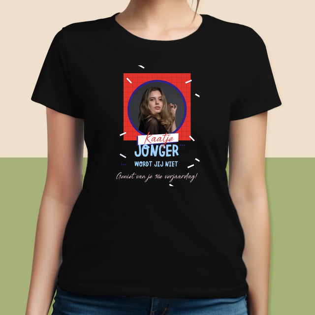Foto En Handtekening: Jonger Wordt Jij Niet - T-Shirt Voor Dames
