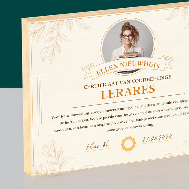Foto En Handtekening: Certificaat Van Voorbeeldige Lerares - Afdruk Op Hout (Horizontaal)