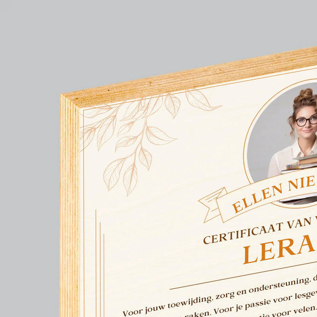 Foto En Handtekening: Certificaat Van Voorbeeldige Lerares - Afdruk Op Hout (Horizontaal)