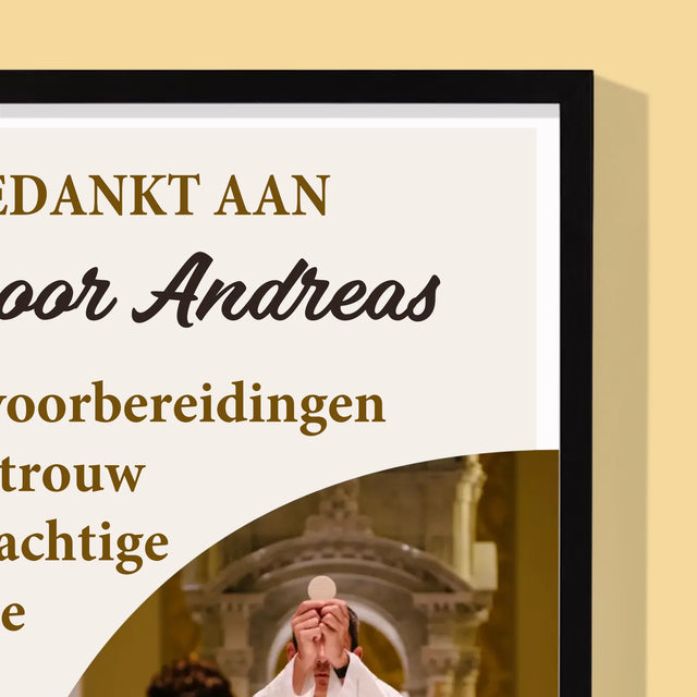 Foto En Handtekening: Bedankt Aan Priester, Trouw - Afdruk Met Frame 30X40