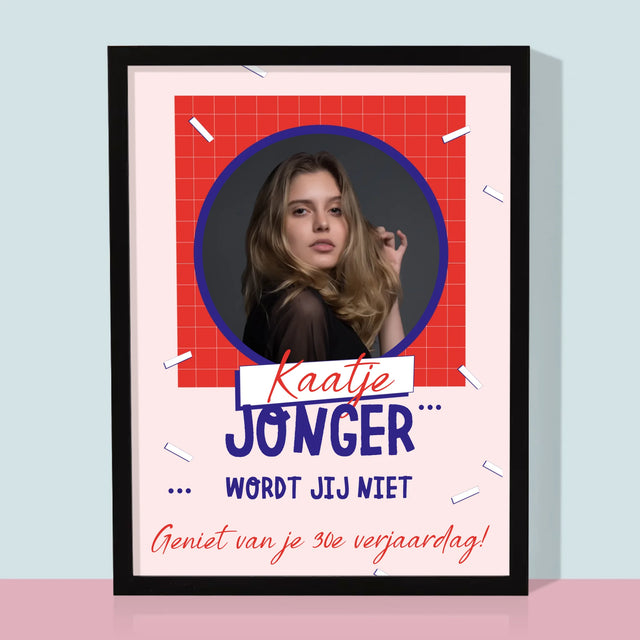 Foto En Handtekening: Jonger Wordt Jij Niet - Afdruk Met Frame 30X40
