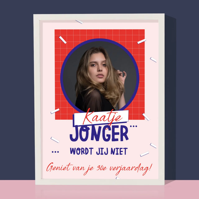 Foto En Handtekening: Jonger Wordt Jij Niet - Afdruk Met Frame 30X40