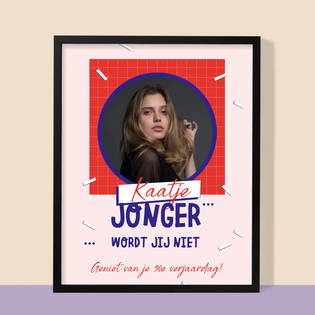 Foto En Handtekening: Jonger Wordt Jij Niet - Afdruk Met Frame 30X40