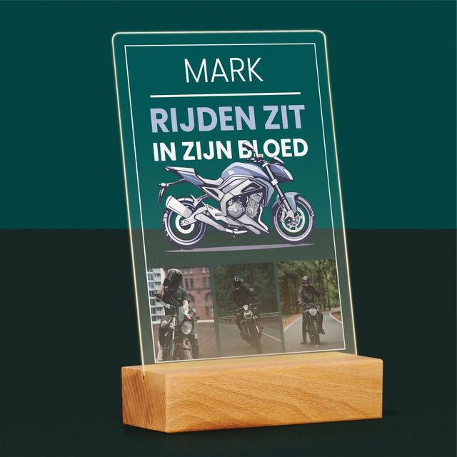 Fotocollage: Rijden Zit In Zijn Bloed - Afdruk Op Acrylglas (Verticaal)